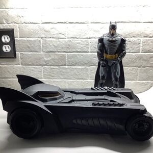 DC Comics Batman Action Figure & Batmobile